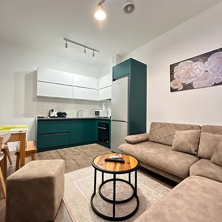 Rose Apartament City Center تيرانا