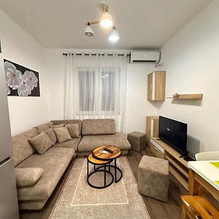 Rose Apartament City Center تيرانا